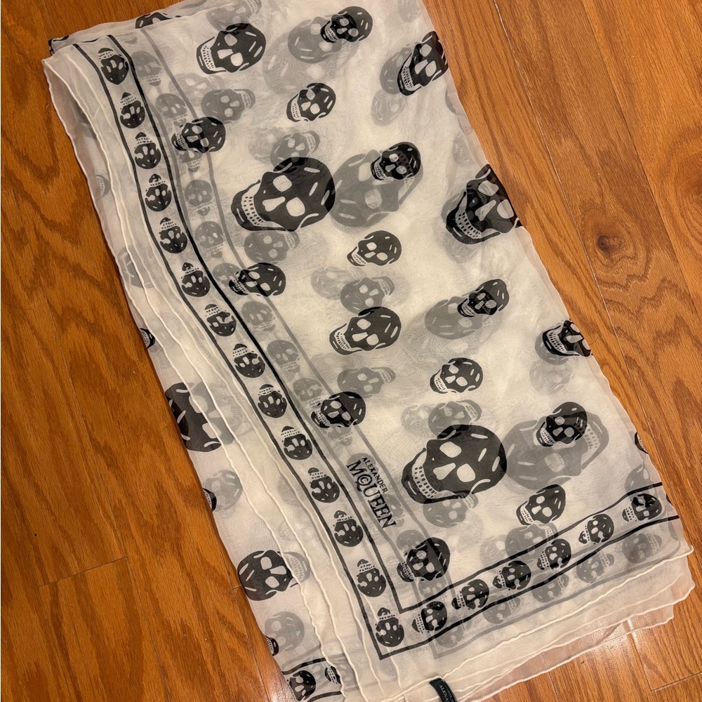 Alexander McQueen Ivory and Black Skull Scarf